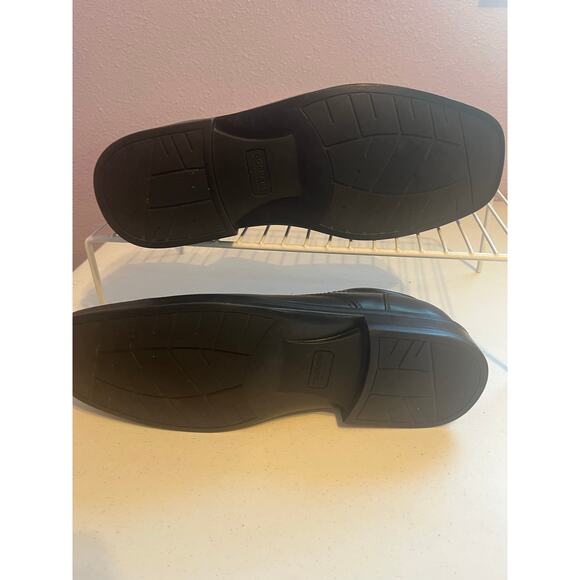 Dockers leather men’s dress shoes memory foam slip on size 13W